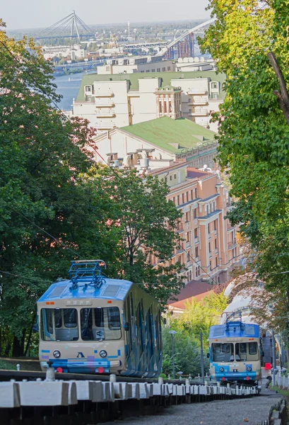 Funicular ferroviario es un otoño Kiev, Ucrania — Foto de Stock