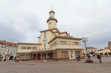 Ivano-Frankivs, Ukrayna-17 Ekim 2015: Belediye Binası Ivano-F