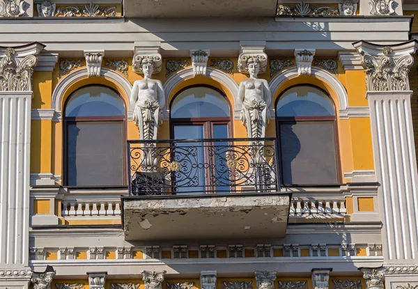 Decor elements of the facade of a vintage building. Kiev — Stock Photo, Image