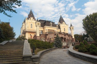 Çocuk kukla tiyatrosu bir kale şeklinde bina. Kiev