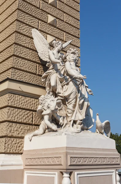 Estatua de Odesa Teatro Académico Nacional de Ópera y Ballet, Ucrania —  Fotos de Stock