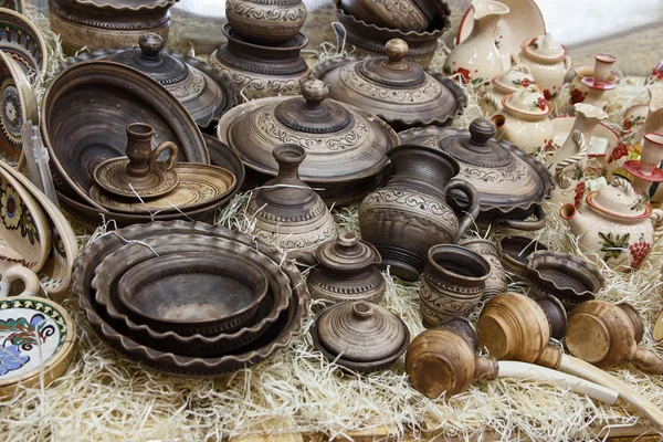 Наборы керамической посуды в этническом стиле. Фефт — стоковое фото
