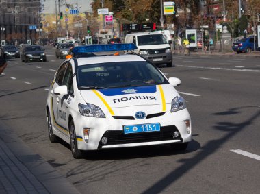 Kiev, Ukrayna - 19 Eylül 2015: Ukrayna polis devriye arabası 