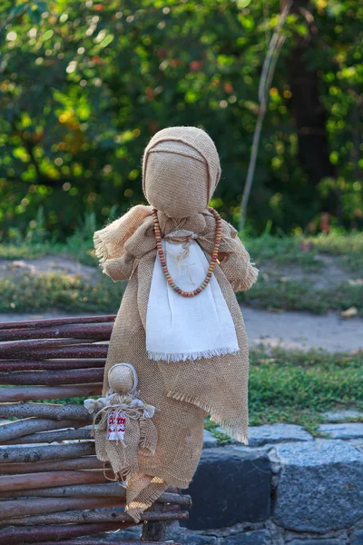 Ukrajinská národní folklór panenka motanka pohledu. Retro — Stock fotografie