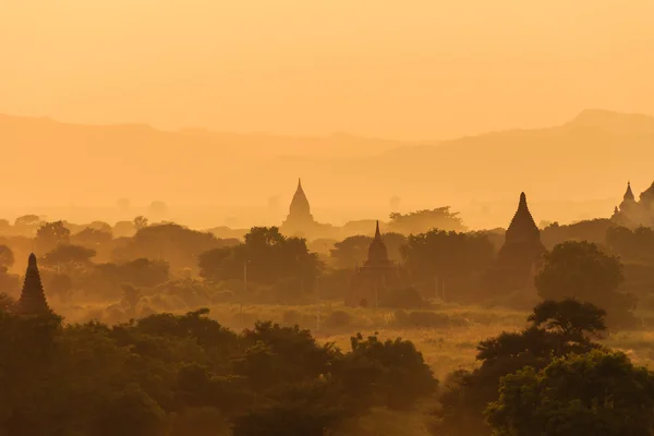 Puesta del sol, Bagan en Myanmar (Burmar ) — Foto de Stock