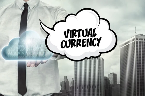 Текст виртуальной валюты на тему облачных вычислений с бизнесменом — стоковое фото