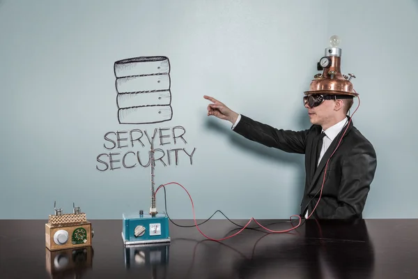 ビンテージの実業家とサーバー セキュリティの概念 — ストック写真