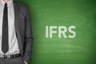 UFRS yazı tahtası üzerinde