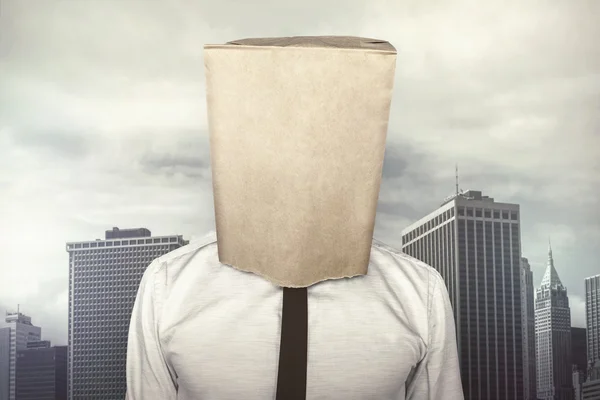Geschäftsmann mit Papiertüte auf dem Kopf — Stockfoto