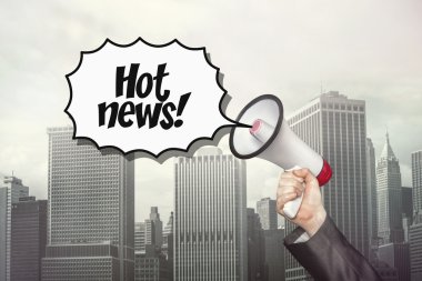 Konuşma balonu megafon ile sıcak haber metni