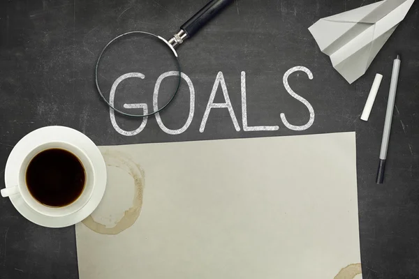 Goals concept on black blackboard with empty paper sheet — Stock Photo, Image