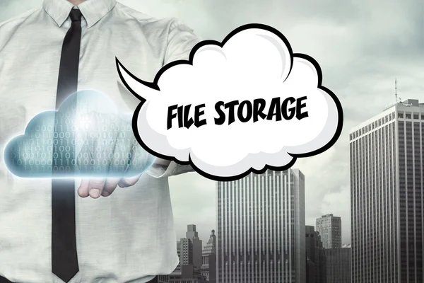 Texto de armazenamento de arquivos no tema de computação em nuvem com empresário — Fotografia de Stock