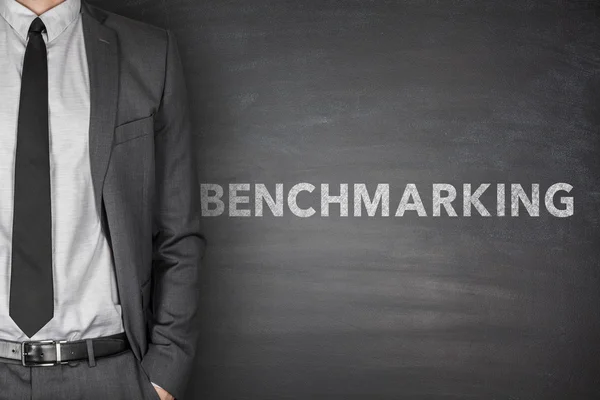 Texto de benchmarking em quadro negro — Fotografia de Stock