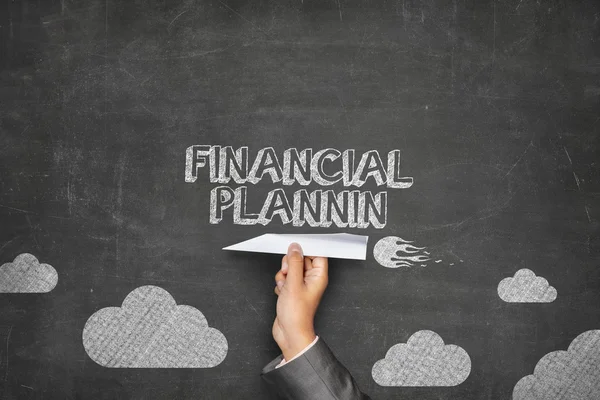 Conceito de planejamento financeiro em quadro-negro com avião de papel — Fotografia de Stock