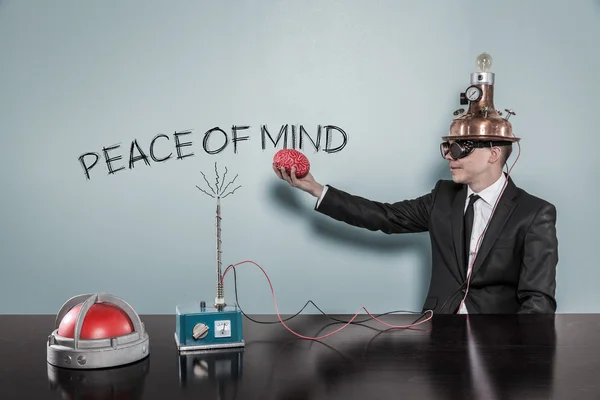 Barış beyin tutan işadamı ile zihin kavramının — Stok fotoğraf