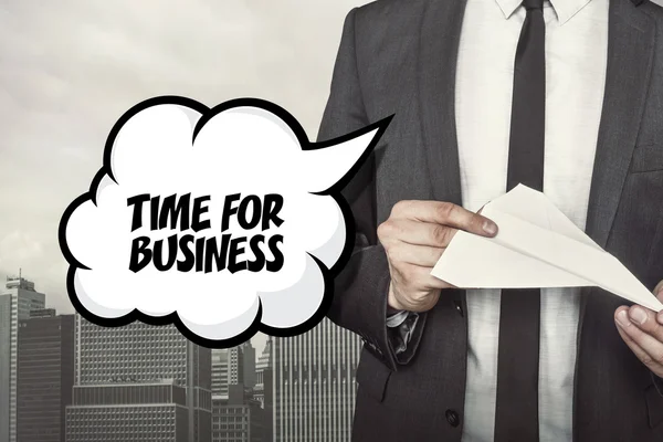 Czas na biznes tekst na dymek z biznesmenem w ręku trzymając papierowy samolot — Zdjęcie stockowe