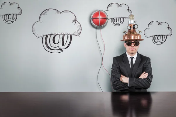 Concepto de computación en nube con luz de alerta y hombre de negocios vintage —  Fotos de Stock
