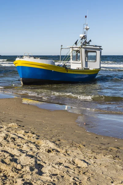 Blå fiskerfartøj . - Stock-foto