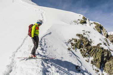 Kayak dağcılık çıkmak hazırlar.