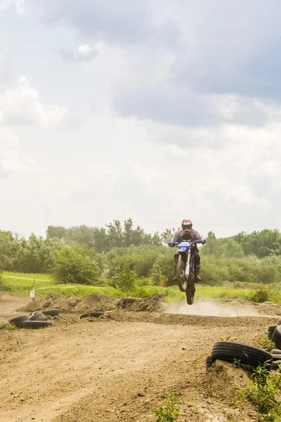 Jump Rider auf Motocross. — Stockfoto