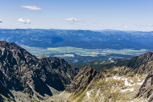 Die Landschaft der Slowakei von den Bergen aus gesehen. — Stockfoto