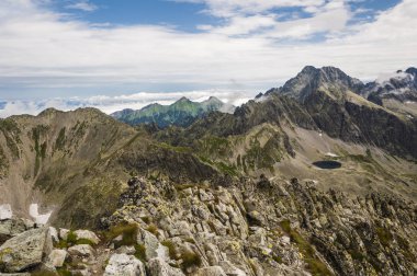 Yüksek dağlar ham toplayan