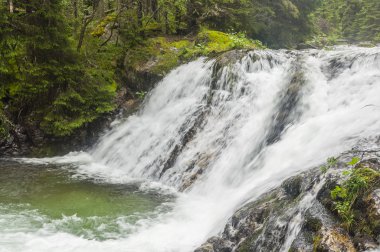 eşik Nehri üzerinde