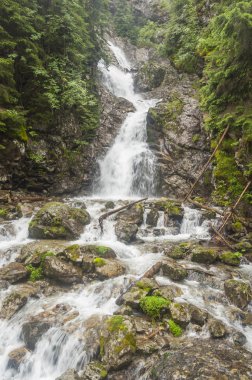 eşik Nehri üzerinde