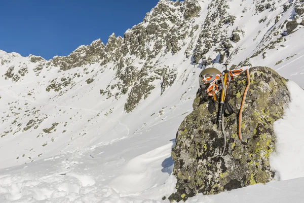 Kış donanımları dağcı — Stok fotoğraf
