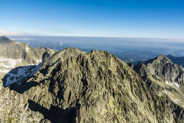 Paisaje de montaña y valle visto la cumbre —  Fotos de Stock