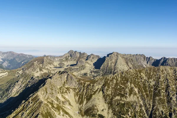 Landscape of mountain ridge and valleys — Stock Photo, Image