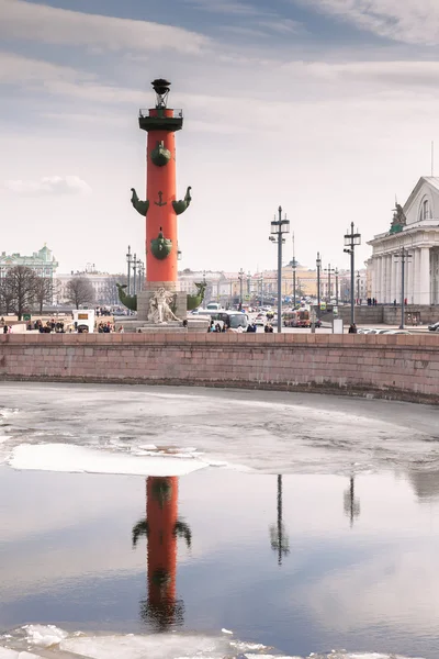 A nyárson a Vaszilij-szigeten St. Petersburg tavasszal — Stock Fotó