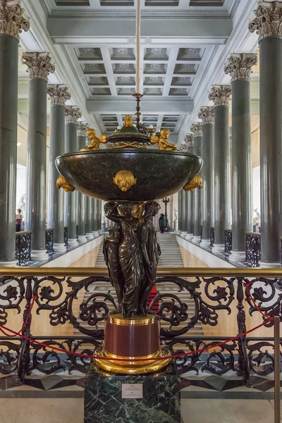 Interieur met sculptuur van de State Hermitage, St. Petersburg, — Stockfoto