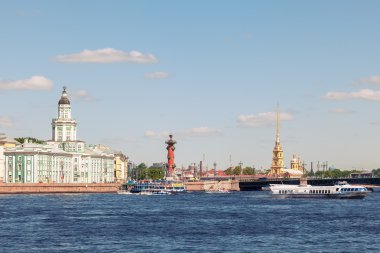 Kunstkamera, Rostral sütun ve Peter ve Paul Fort katedral