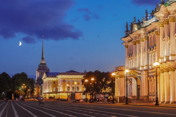 Vinterpalatset (Eremitaget) och amiralitetet i Saint Pete — Stockfoto