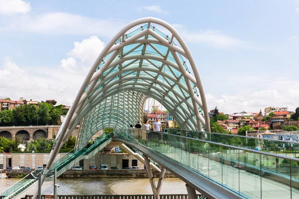 Tiflis Georgia Mayo 2019 Puente Paz Puente Peatonal Sobre Río — Foto de Stock