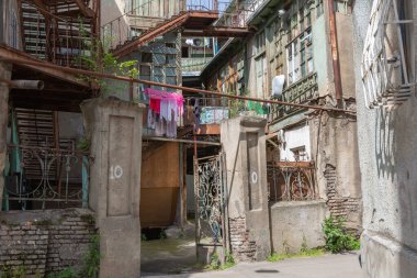 Gürcistan 'da Tiflis' in merkezinde eski sokaklar