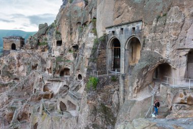 Vardzia, Gürcistan - 23 Mayıs 2019: Gürcistan 'daki Vardzia mağara şehri