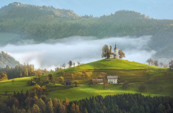 Kerk Sveti Tomaz Sint Thomas Bij Zonsondergang Sloveense Alpen Slovenië — Stockfoto