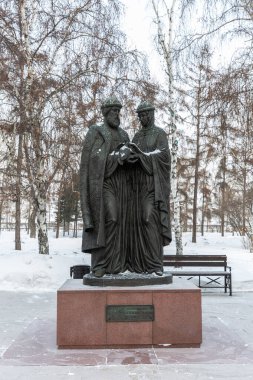 Rusya, Irkutsk - 21 Şubat 2021: Murom Anıtı ve Fevronia, Spasskaya Kilisesi Meydanı