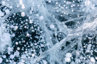 Buz dokusunun mavi arka planı. Kışın Baykal Gölü 'nün buzları ve çatlakları