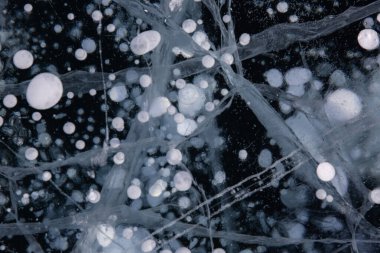 Buz dokusunun mavi arka planı. Kışın Baykal Gölü 'nün buzları ve çatlakları