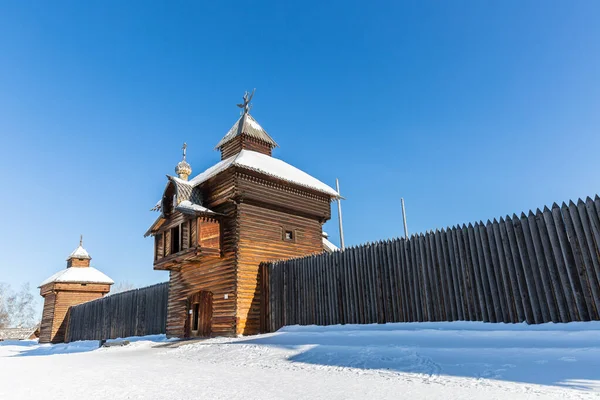 Ilimsk Ostrog kasabasının (1667) Spasskaya (Kurtarıcı Kulesi) Mimari ve Etnoğrafya Müzesi 