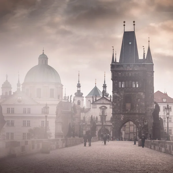 Charles Bridge misty morning, Prague — Stock Photo, Image