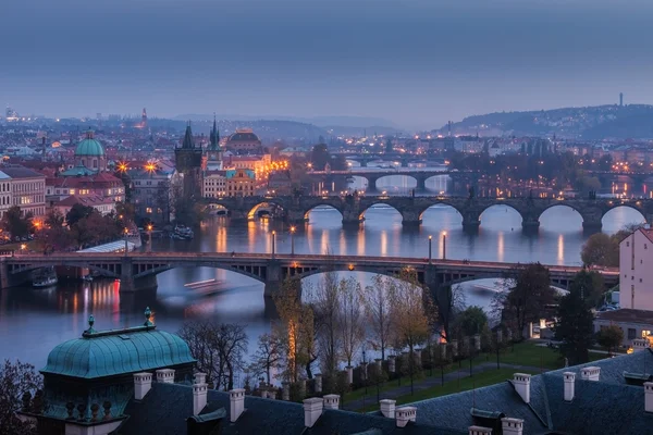 Pontes de Praga ao pôr do sol — Fotografia de Stock