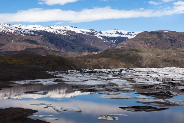 Glaciären och sjön med isberg, Island — Stockfoto