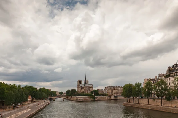 Ön Cite med katedralen Notre Dame de Paris, Paris — Stockfoto