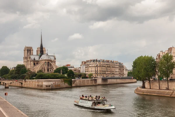 Island Cite with Notre Dame de Paris, Париж — стоковое фото