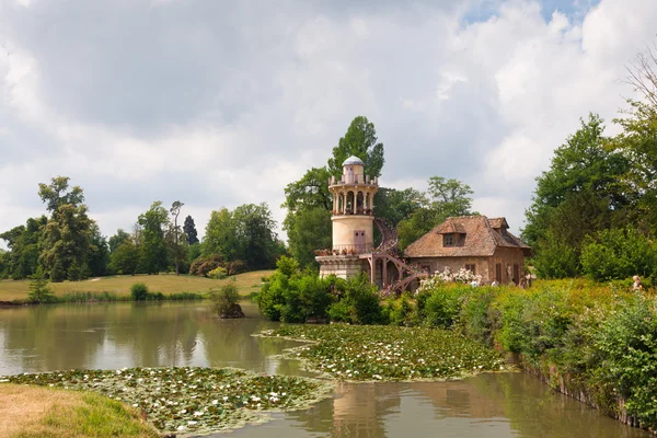 Marlborough tower in the village of Marie Antoinette in the park — Stock Photo, Image