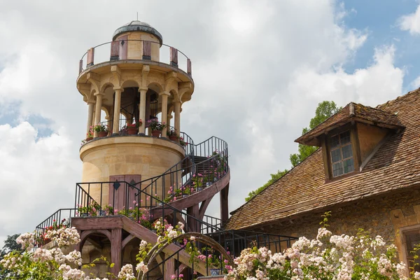 Μάρλμπορω πύργος στο παλάτι πάρκο των Βερσαλλιών — Φωτογραφία Αρχείου